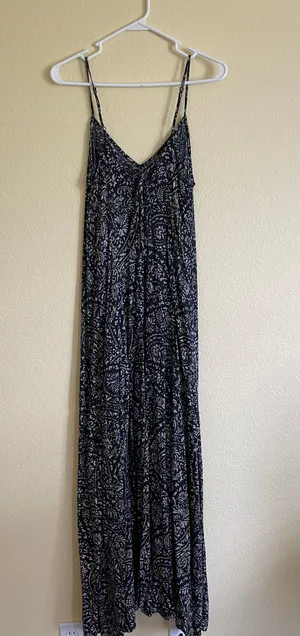 Abercrombie&Fitch maxi skirt size M pre loved color in blue shoulder adjustable model 120 lbs and 5’5 thumbnail 3