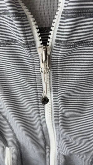 rare striped Lululemon Define Jacket in size 4 White and blue thumbnail 2