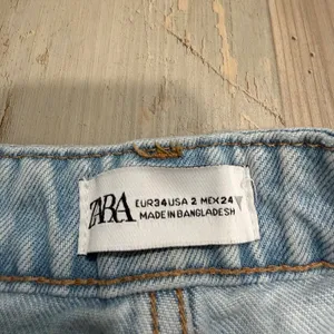 Zara Denim Bermuda Shorts Size 2 Light Wash High Waisted Raw Hem Distressed thumbnail 2