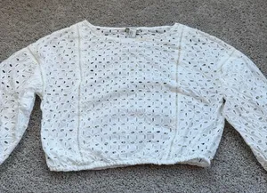 Forever 21 White Eyelet Cropped Blouse Size Medium thumbnail 1