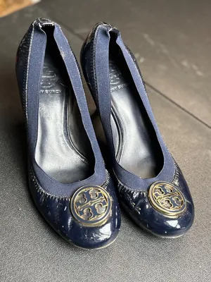 Tory Burch Navy Patent Leather Heels With Gold Logo Accents Size 7.5 thumbnail 11