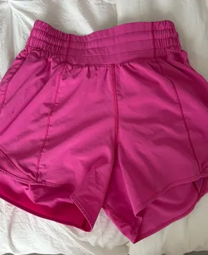 Lululemon HOTTY HOT SHORT |I *4" Sonic Pink Run, Size 2, Good condition thumbnail 1
