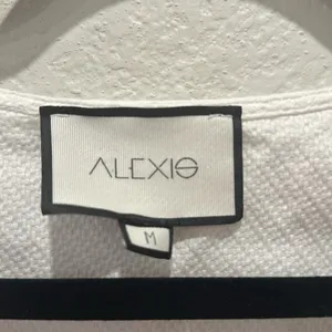 Alexis White Textured Button-Down Blouse – Size‎ M thumbnail 3