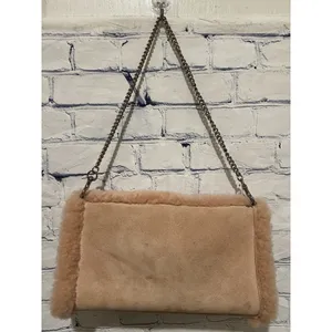 UGG Australia pink sheepskin shoulder bag With Hand Muff Opening thumbnail 4