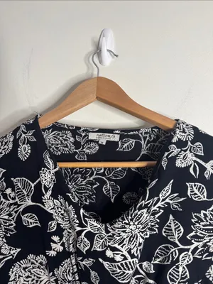 Natura Boho Black-White Floral Print Embroidered Detail Peasant Top/Tunic size M thumbnail 7
