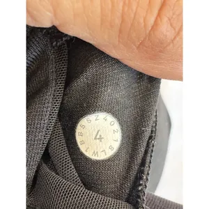 Lululemon Stash N Run Tank Top Built In Bra Size 4 Black Criss Cross Pockets thumbnail 6