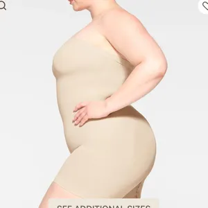 SKIMS Seamless Sculpt Strapless Shortie Bodysuit‎ thumbnail 3