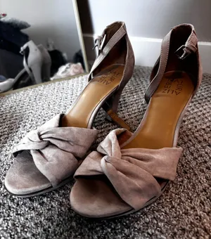 Nude heels suede Tan Size 8 thumbnail 1