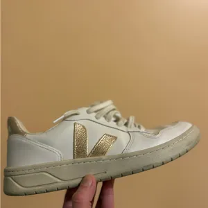 Veja V-10 Prime Leather Sneakers in White Platine thumbnail 8