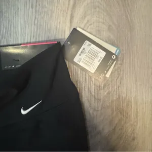 Nike XS Regular Fit Black Yoga pants NWT thumbnail 4