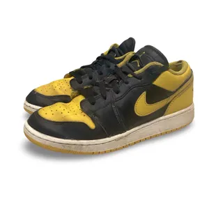 Air Jordan 1 Low SE Big Girls' Shoes thumbnail 5