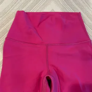 Lululemon Women’s Hot Pink High Waisted Cropped Leggings - Size 2 thumbnail 3