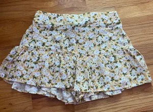 Forever 21 yellow daisy print flounce skort thumbnail 4