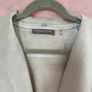 MOVING SALE!! Beautiful grey faux leather blazer thumbnail 2