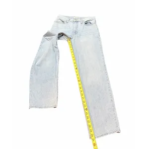 Levi's 94' Baggy Y2K Women's Size 27x31 Blue Denim Medium Wash Jeans Cotton thumbnail 4