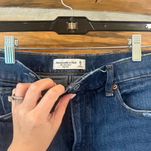 Abercrombie & Fitch The Mom Short High Rise Distressed Jean Shorts thumbnail 4