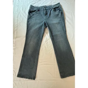 Womens Medium Wash Straight Leg Jeans with Studded‎ Back Pockets Blue Denim thumbnail 3