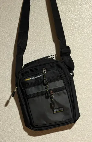 Stylish and elegant handbag in good condition. Perfect for everyday use, work, shopping, or going out. Spacious enough to carry your essentials and easy to match with different outfits. Please check the photos for the exact condition and details. thumbnail 1