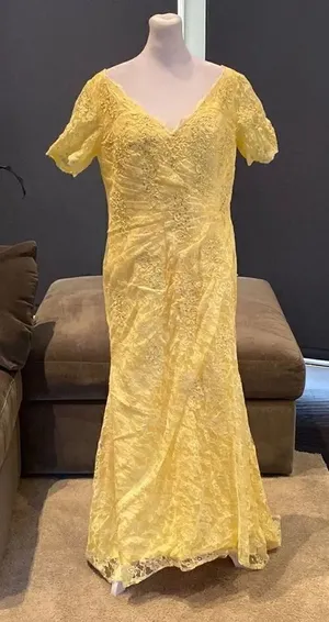 Women’s Yellow Lace Full Length Dress Mother of the Bride Small Train Size L thumbnail 1