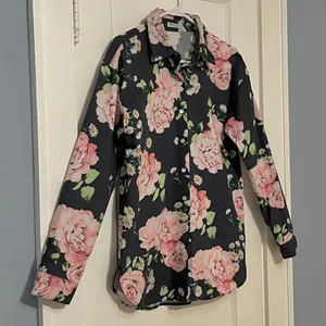 Minan NYC button up shirt blouse size medium floral rose daisy office workwear thumbnail 3