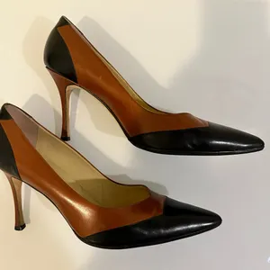 Manolo Blahnik Black and Brown Y2K Leather Geometric Pumps Pointy Toe Heels 39.5 thumbnail 3