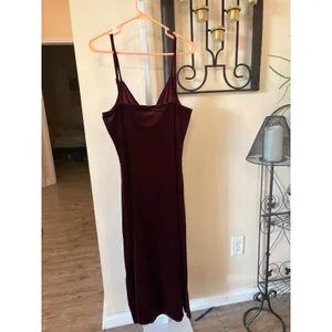 Band of the Free Women Burgundy Velvet Midi Dress V-Neck Pleated Bust Size L thumbnail 8