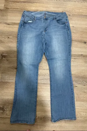 Old Navy Women’s Blue Denim Jeans curvy profile mid rise thumbnail 1
