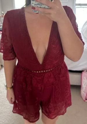 Red floral romper Size L thumbnail 1