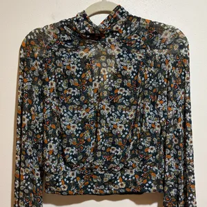 Free People All Dolled Up Mesh Long Sleeve Cropped Floral Top Blouse Green Small thumbnail 8