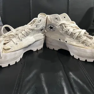 Converse High-Top Sneakers in white sneakers has some stains thumbnail 3