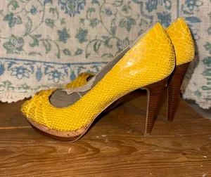 Moda Yellow Faux Snakeskin Heels thumbnail 1