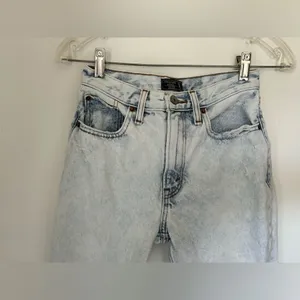 Abercrombie high rise distressed mom jeans 00S 100% cotton thumbnail 9