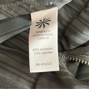 ATHLETA Perfect STRIPE SWAY Subtle Stripe Shorts ZIP Pocket thumbnail 9