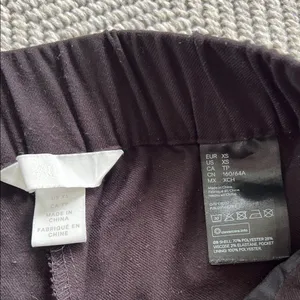 Women’s H&M Black Elastic-Waist Pants thumbnail 2