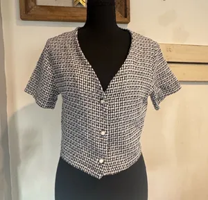 SHEIN Black & White Houndstooth Button-Front Crop Blazer thumbnail 1