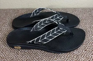 Chacos Black White Thong Sandals Slides Slip On Sz 8 Women’s Casual Comfy Minimal thumbnail 1