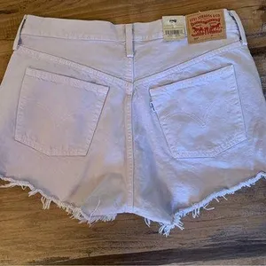 Levis 501 Purple Shorts High Rise Women's Size 32 Button Fly New lavender thumbnail 2
