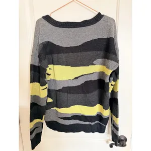 Pam & Gela Sweater Womens V-Neck Abstract Camo Intarsia M Grey Yellow Black‎ thumbnail 4