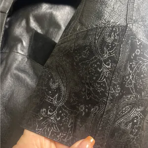Vintage Wilsons Leather 80’s Black Paisley Trench Coat Size Medium Thinsulate thumbnail 7