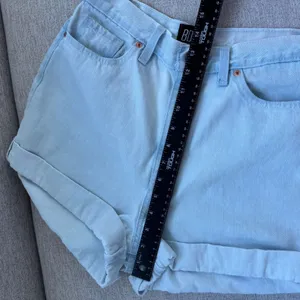 BDG Mom High Rise Denim Shorts Size 28 Light Wash Rolled Cuff Urban Outfitters thumbnail 12