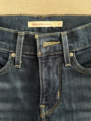 Levi’s 315 Shaping Bootcut Jeans thumbnail 2