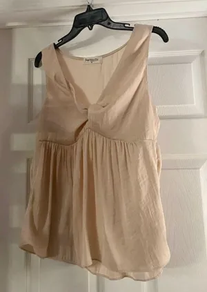 Impressions ladies sleeveless blouse is a size Medium. thumbnail 1