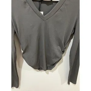 Cider NWT Women Medium Grey Long Sleeve Ruched Sided Crop Top Fall Streetwear thumbnail 4