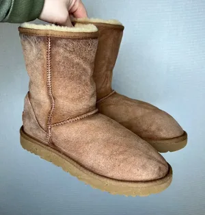 UGG Classic Short Chestnut Suede Sheepskin Boots Womens‎ Size 9 5825 thumbnail 1