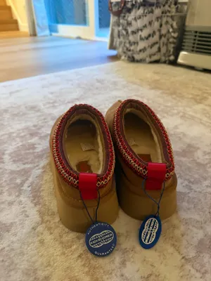 BRAND NEW Chestnut Ugg Taxx thumbnail 5