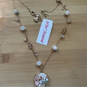 Betsey Johnson Jeweled Heart Pendant Chain Necklace Goldtone with Pink Flowers thumbnail 1