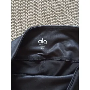 Alo Women's Yoga Goddess Leggings Black Ribbed Low Rise Butterfly Design Sz Xs thumbnail 3