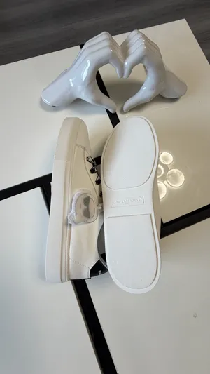🎀🐾 ✨ Karl Lagerfeld Paris "Capree" White Sneakers • Size 11M • Brand New ✨🎀🐾 thumbnail 10