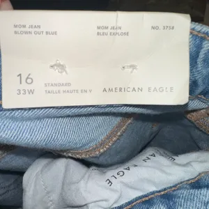 American Eagle Outfitters Mom Jeans High‎ Rise "blown out blue" Wash Size 16 thumbnail 3