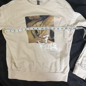 H&M Ariana Grande 7 Rings Long-sleeved Sweatshirt thumbnail 8
